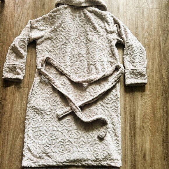 Daydreams Nightgown Robe Ladies M Beige Extra Soft Calf Length. - Picture 2 of 9